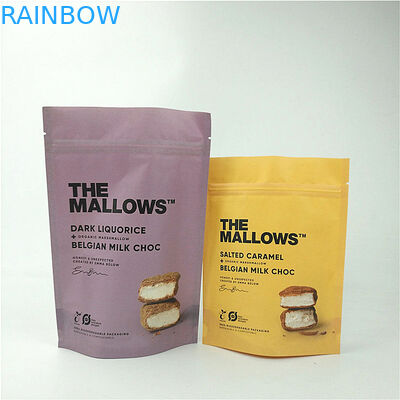 Στάση εγγράφου της Kraft σοκολάτας γάλακτος πρόχειρων φαγητών επάνω τοποθετημένο σε στρώματα στο σακούλα PE MOPP PET