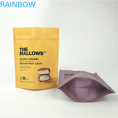 Στάση εγγράφου της Kraft σοκολάτας γάλακτος πρόχειρων φαγητών επάνω τοποθετημένο σε στρώματα στο σακούλα PE MOPP PET