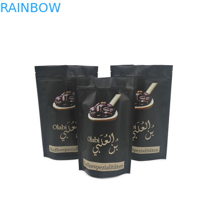 Πλαστικές σακούλες καννάβεων που συσκευάζουν τη στάση τροφίμων επάνω στην τσάντα φερμουάρ