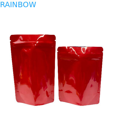 Τοποθετημένη σε στρώματα πλαστική στάση Doypack επάνω στην απόδειξη μυρωδιάς σακουλών