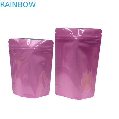 Τοποθετημένη σε στρώματα πλαστική στάση Doypack επάνω στην απόδειξη μυρωδιάς σακουλών