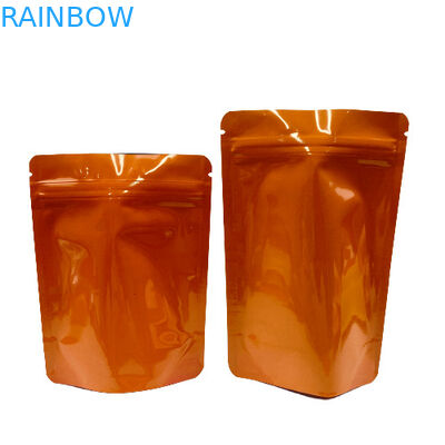 Τοποθετημένη σε στρώματα πλαστική στάση Doypack επάνω στην απόδειξη μυρωδιάς σακουλών