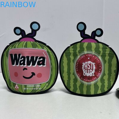 Πλαστικό βοτανικό θυμίαμα φύλλων αλουμινίου που συσκευάζει τη στάση τσαντών Mylar επάνω στο λουλούδι καννάβεων σακουλών