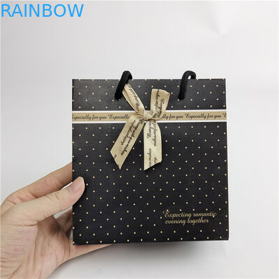 Υψηλής ποιότητας Προσαρμοσμένη ψηφιακή εκτύπωση Λογότυπο Τυπωμένη χαρτοσακούλα για ψώνια Συσκευή λευκή 110 γραμμάρια επαναχρησιμοποιήσιμη