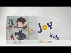 Χάρτινες σακούλες με χερούλι.