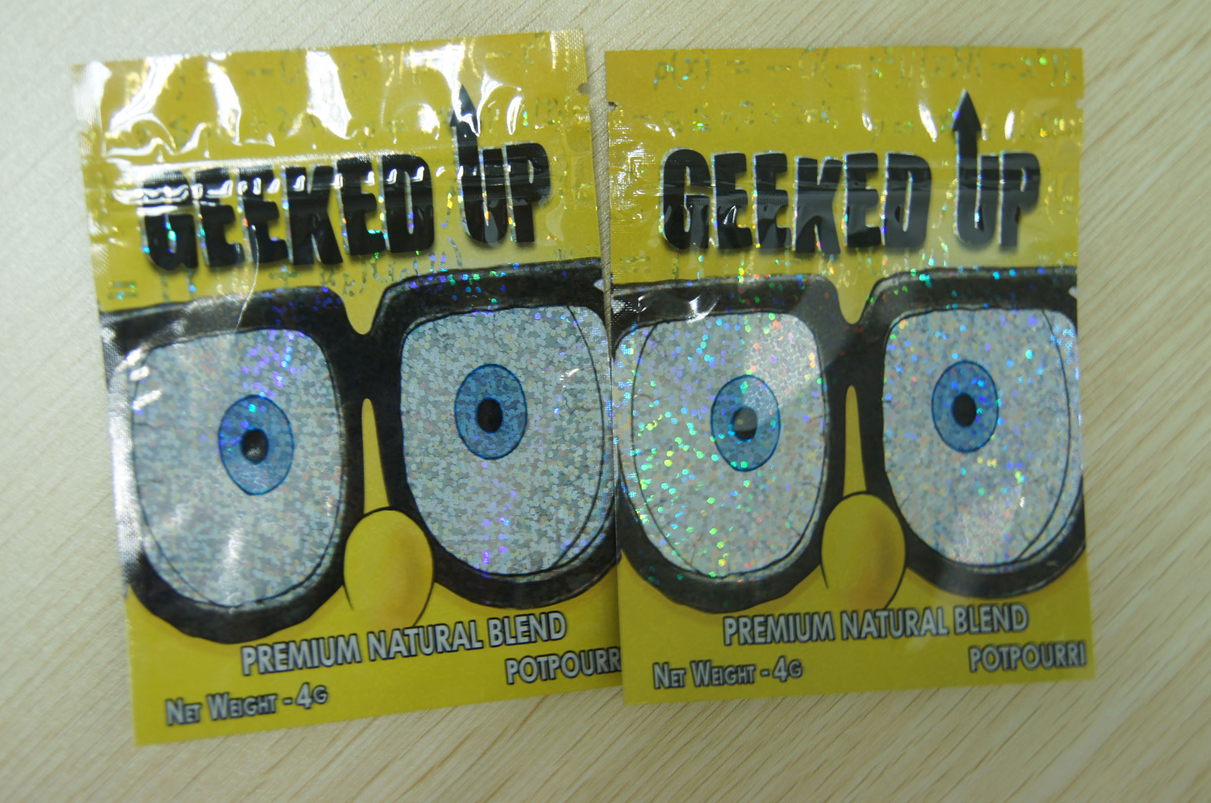 Ziplock βοτανική ταινία πλαστικό GEEKED λέιζερ θυμιάματος συσκευάζοντας 4g ΕΠΆΝΩ κίτρινη