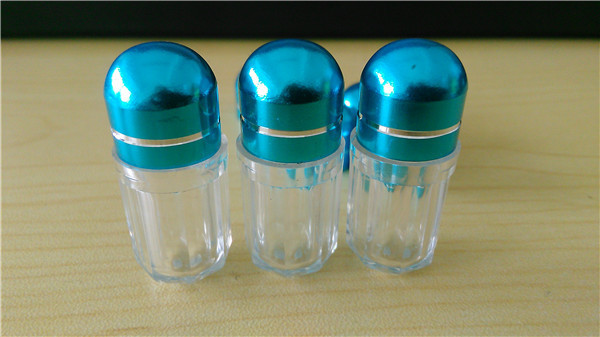 Τα διαφανή CP καθαρίζουν τα πλαστικά μπουκάλια χαπιών για τα σεξουαλικά χάπια που συσκευάζουν με το μέταλλο ΚΑΠ