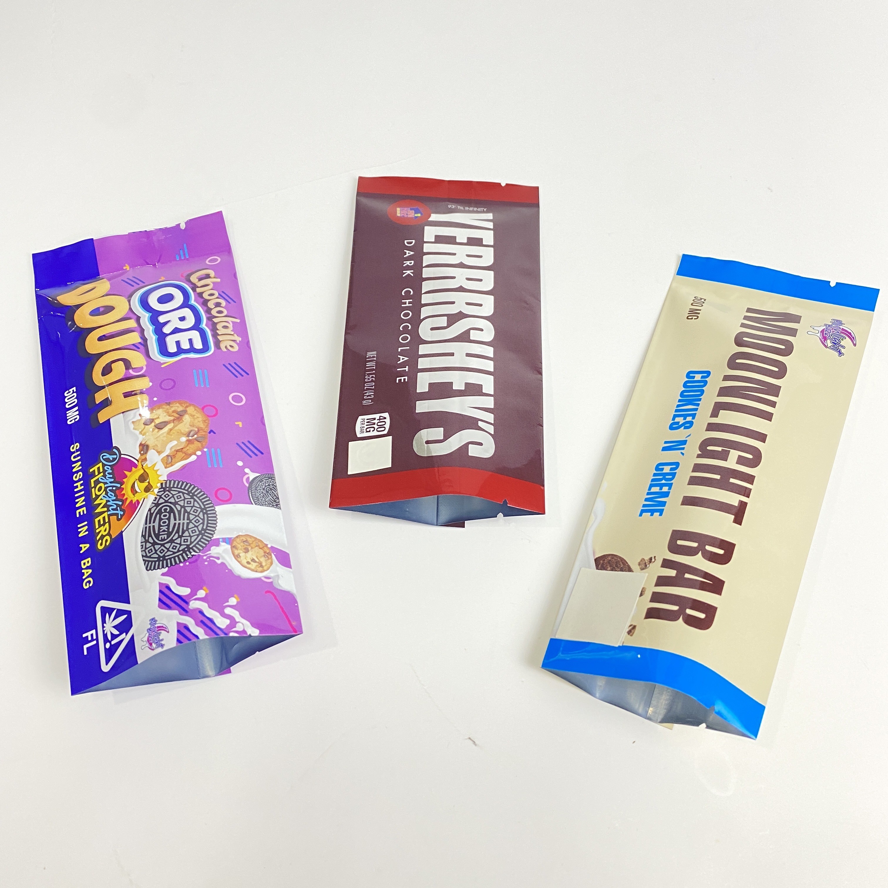 Το λογότυπο συνήθειας σφράγισε πίσω τις συσκευάζοντας σακούλες σπόρου Gummies καραμελών τσαντών