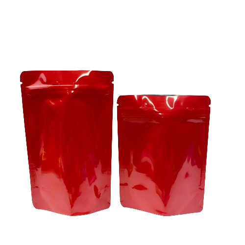 Τοποθετημένη σε στρώματα πλαστική στάση Doypack επάνω στην απόδειξη μυρωδιάς σακουλών