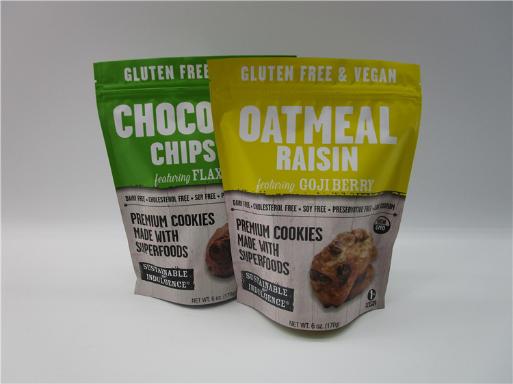 Οι πλαστικές σακούλες Superfood Prochia που συσκευάζουν τη μεταλλίνη τελειώνουν τη στάση επάνω στη σακούλα 750g