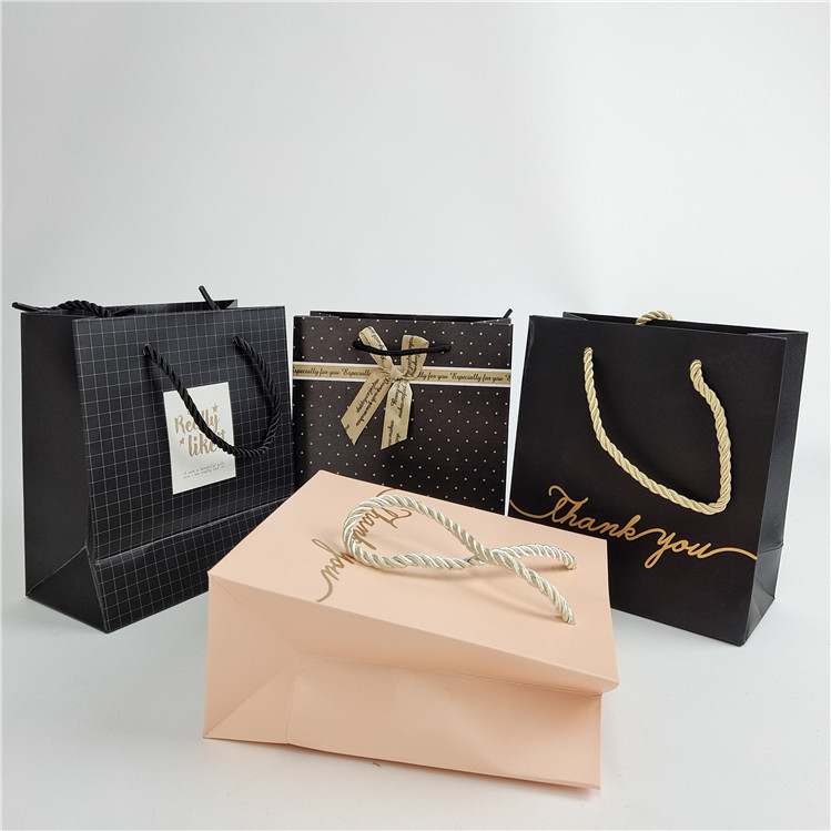 Υψηλής ποιότητας Προσαρμοσμένη ψηφιακή εκτύπωση Λογότυπο Τυπωμένη χαρτοσακούλα για ψώνια Συσκευή λευκή 110 γραμμάρια επαναχρησιμοποιήσιμη