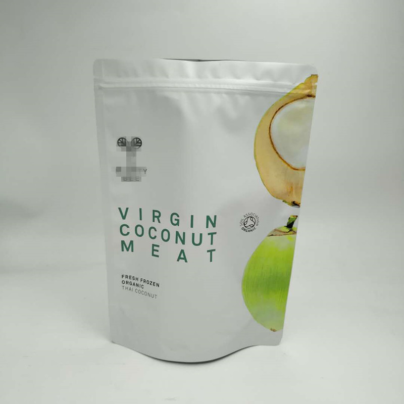 Οι ματ υλικές πλαστικές σακούλες που συσκευάζουν, στέκονται επάνω τις τσάντες για την πρωτεϊνική σκόνη διατροφής