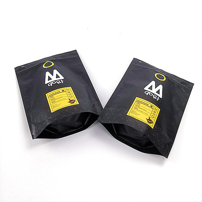 Η Resealable στάση επάνω στη συνήθεια τσαντών σακουλών φερμουάρ τύπωσε το τοποθετημένο σε στρώματα μαύρο χρώμα μεταλλινών