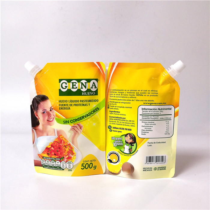 Πλαστική στάση ποτών επάνω ριγμένη ποτό τσάντα χυμού φρούτων σακουλών στην επαναχρησιμοποιήσιμη με την ΚΑΠ