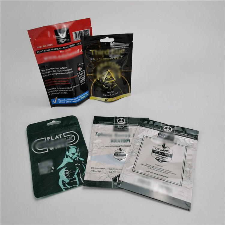 Μπισκότα καραμελών που συσκευάζουν την πλαστική στάση επάνω στην ασφαλή για τα παιδιά τσάντα εξόδων απόδειξης μυρωδιάς σακουλών