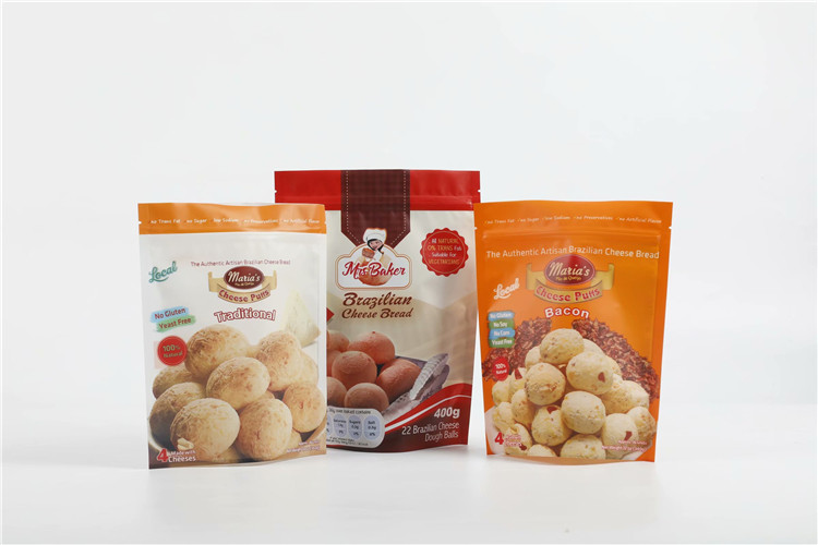 Η μπανάνα φρούτων πελεκά τη στάση 120 Mircon επάνω στη σακούλα φερμουάρ