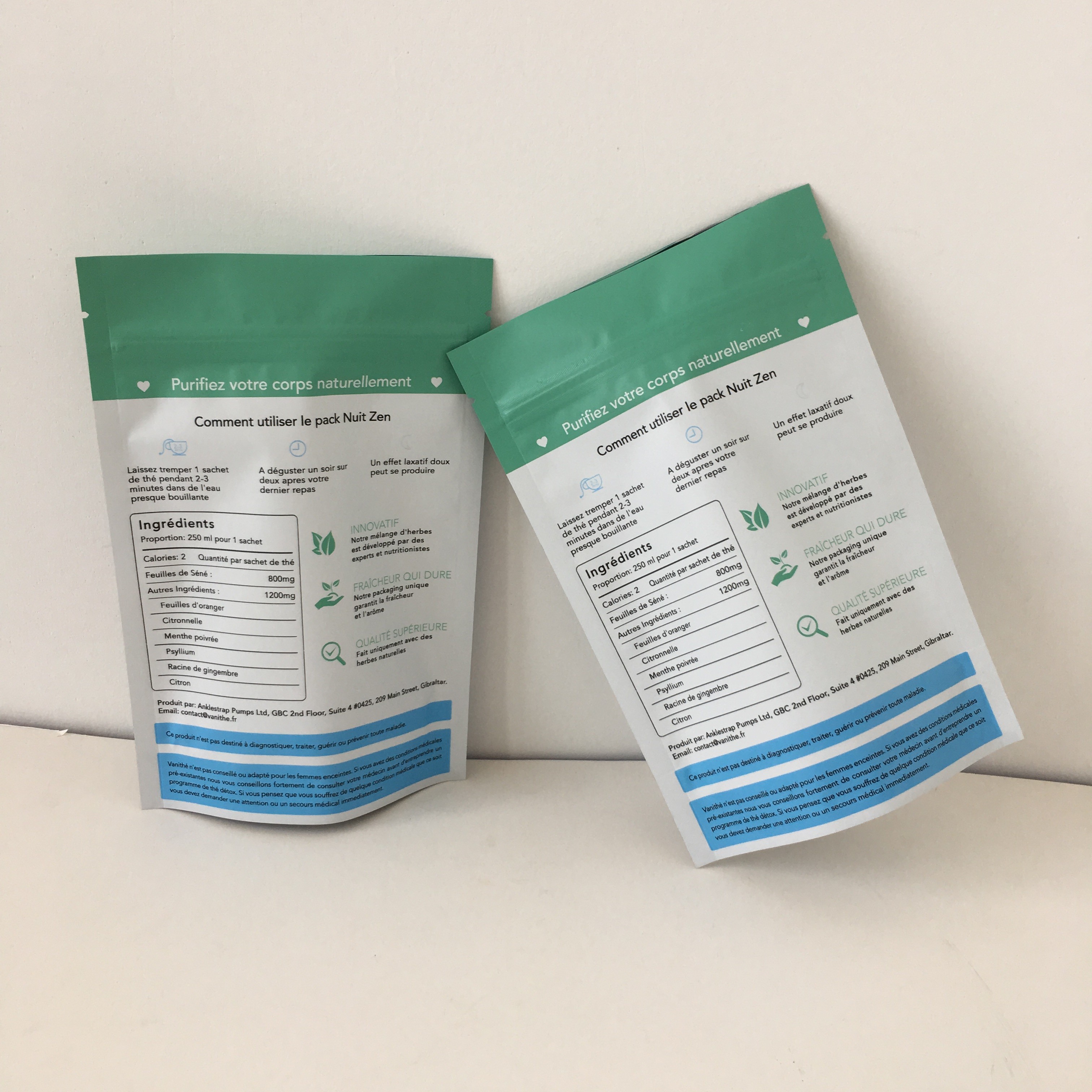 Ανακυκλωμένη πλαστική στάση επάνω Ziplock συσκευασίας τροφίμων στην τσάντα που τοποθετείται σε στρώματα βιοδιασπάσιμη