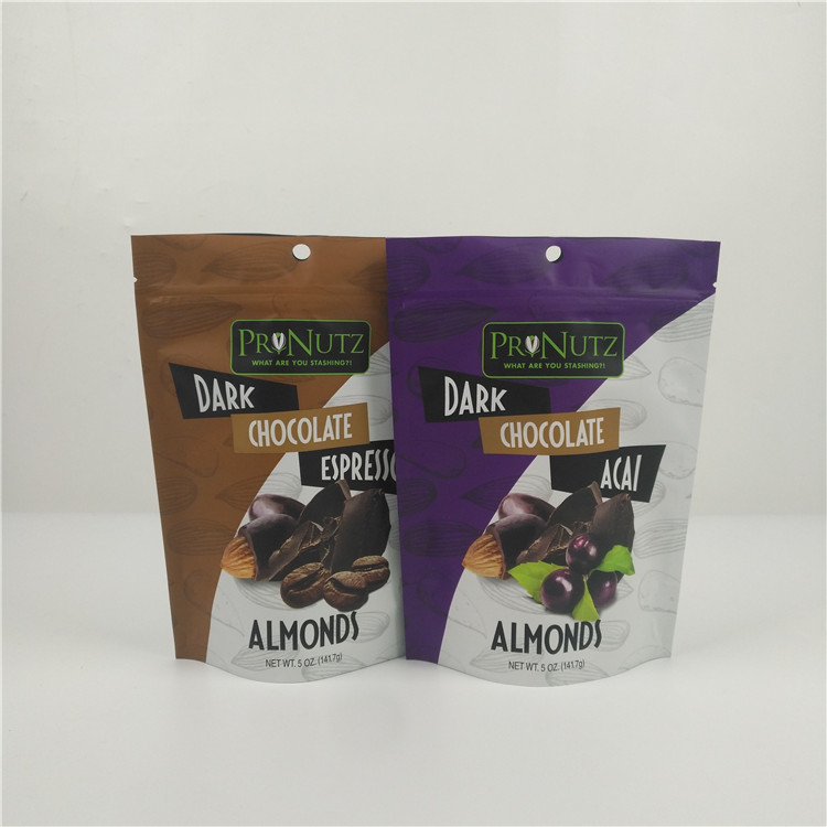 Η πλαστική συνήθεια φερμουάρ βαθμού τροφίμων τύπωσε τις σακούλες στάσεων επάνω για το φραγμό σοκολάτας