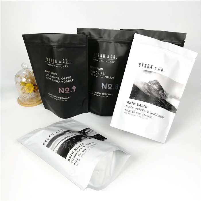 100% ανακυκλώνουν το βιοδιασπάσιμο συνήθειας λογότυπων resealable φύλλο αλουμινίου μπισκότων μεταλλινών μαύρο που οι mylar ziplock τσάντες στέκονται επάνω τη σακούλα