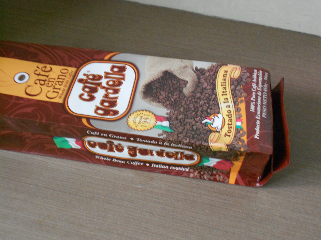 Η συσκευάζοντας μεταλλίνη τσαντών φασολιών καφέ αργιλίου τελειώνει την καφετιά σακούλα φύλλων αλουμινίου